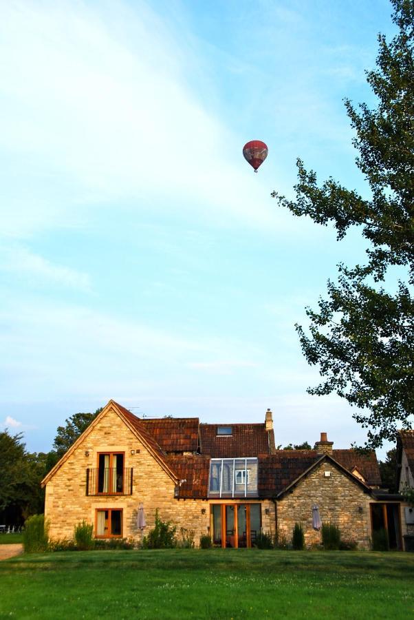 Fosse Farmhouse Holiday Cottages Chippenham  Esterno foto